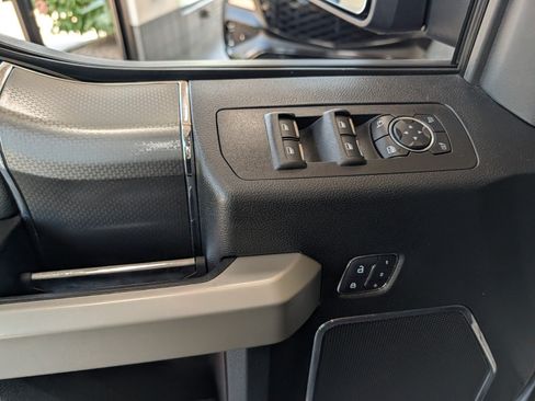 Used 2017 Ford F150 Lariat w/ Equipment Group 502A Luxury AWD/4WD image 14