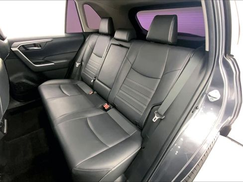 Used 2019 Toyota RAV4 XLE Premium FWD image 17