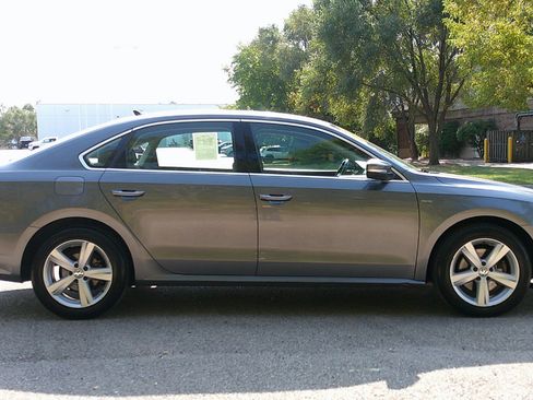 Used 2015 Volkswagen Passat 1.8T Limited Edition image 8