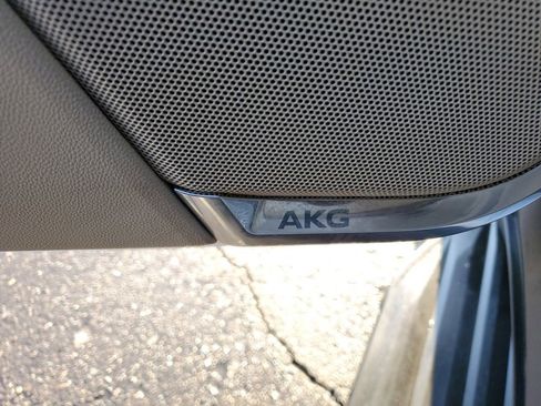 Used 2022 Cadillac Escalade Premium Luxury image 25