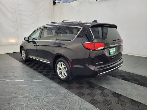 Used 2017 Chrysler Pacifica Touring-L Plus w/ Tire & Wheel Group FWD image 5