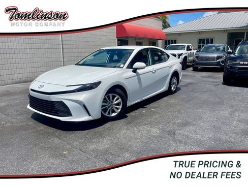 Used 2025 Toyota Camry LE FWD image 1
