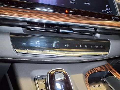 Certified 2024 Cadillac Escalade Premium Luxury AWD/4WD image 5