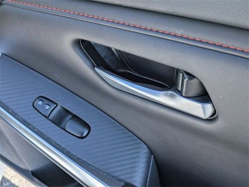 Used 2025 Nissan Sentra SR w/ SR Premium Package image 33