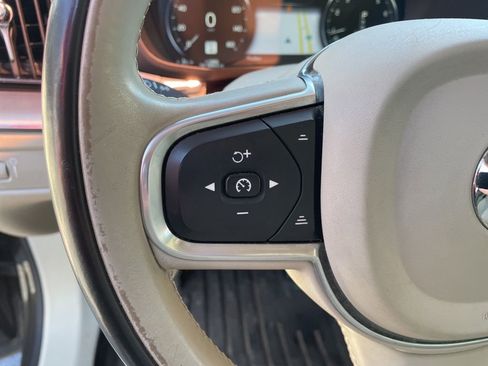 Used 2018 Volvo XC60 T6 Momentum w/ Vision Package AWD/4WD image 15