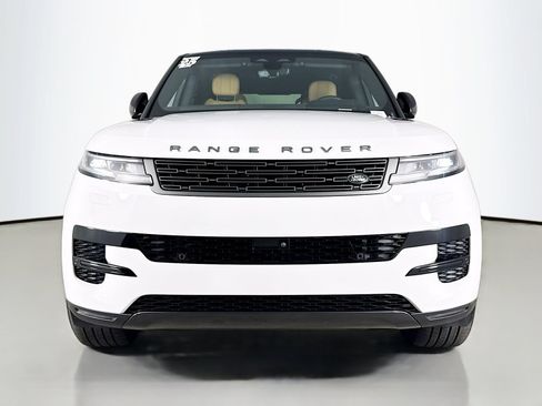 Used 2025 Land Rover Range Rover Sport SE AWD/4WD image 2