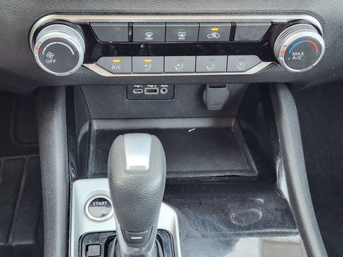 Used 2024 Nissan Altima 2.5 SV image 18