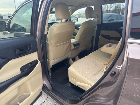 Used 2018 Toyota Highlander Plus image 16