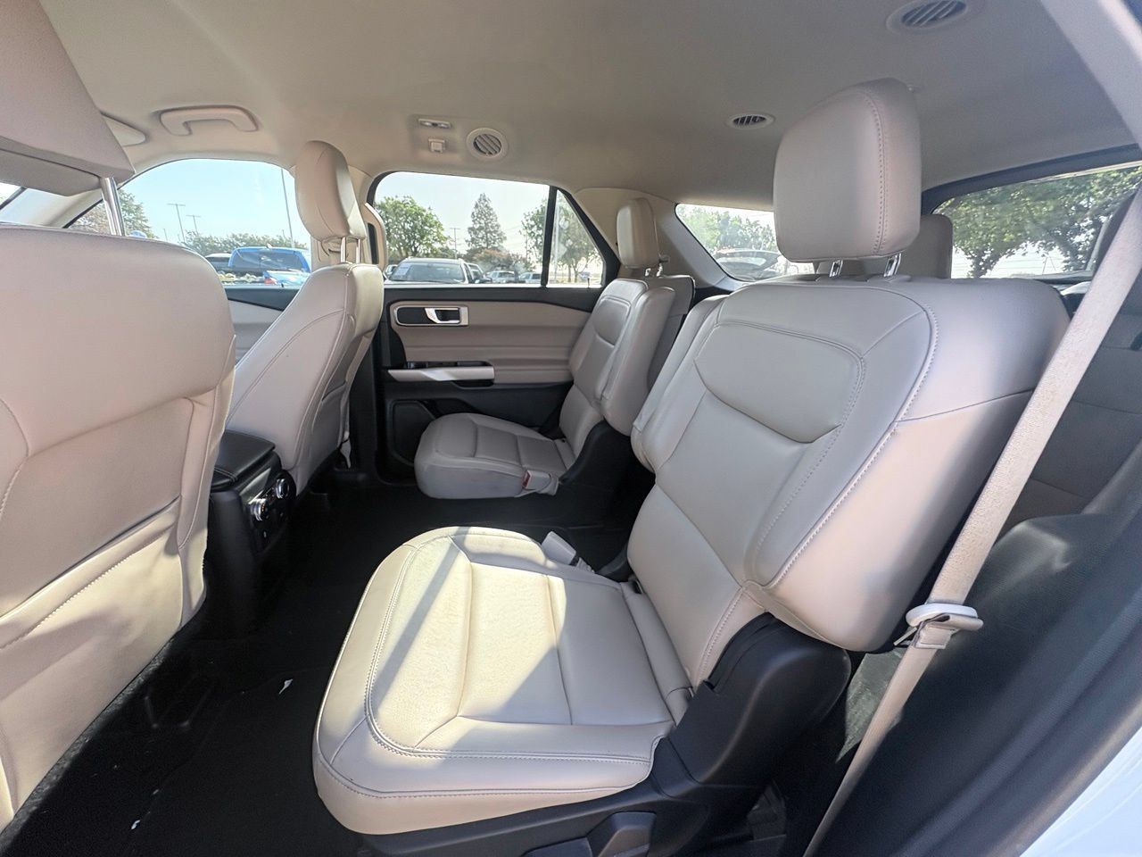 Used 2021 Ford Explorer XLT w/ Equipment Group 202A RWD image 7