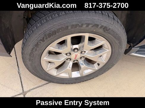 Used 2017 GMC Yukon XL SLT w/ Open Road Package image 13