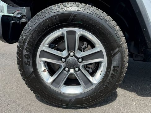 Used 2020 Jeep Wrangler Unlimited Sahara image 14