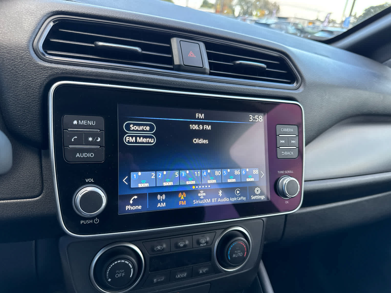 Used 2025 Nissan Leaf S FWD image 21