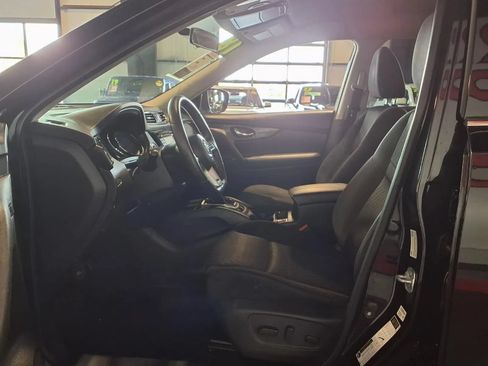 Used 2018 Nissan Rogue SV w/ Premium Package AWD/4WD image 18
