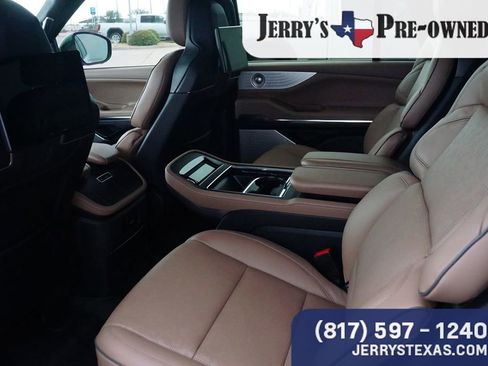 Used 2025 Lincoln Navigator L Black Label image 20