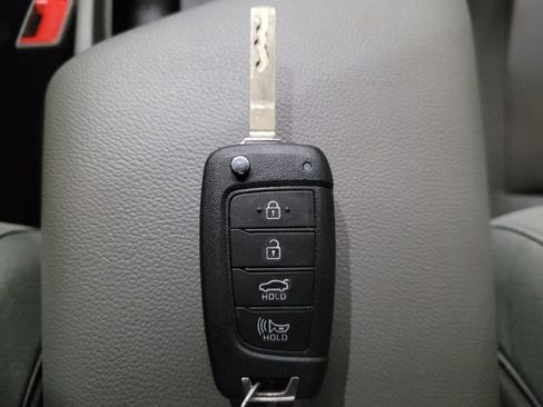 Used 2025 Hyundai Elantra SE w/ Cargo Package FWD image 32