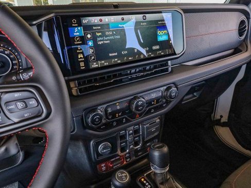 Used 2024 Jeep Gladiator Rubicon w/ Convenience Group image 14