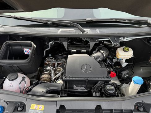 Used 2025 Mercedes-Benz Sprinter 2500 image 28