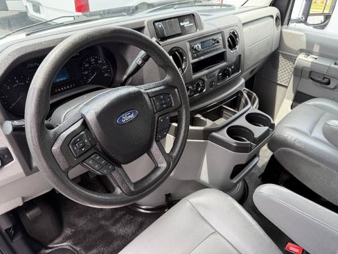 Used 2022 Ford E-450 and Econoline 450 Super Duty w/ Power Windows & Locks Group RWD image 19