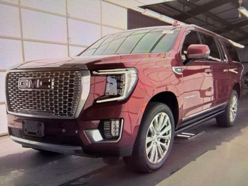 Used 2022 GMC Yukon XL Denali w/ Denali Premium Package AWD/4WD image 2