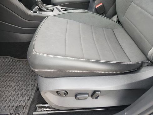 Used 2023 Volkswagen Taos SE FWD image 24