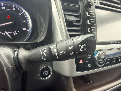Used 2017 Toyota Highlander XLE w/ Carpet Mat Package AWD/4WD image 15