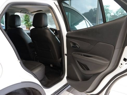 Used 2022 Buick Encore Preferred w/ Safety Package AWD/4WD image 41
