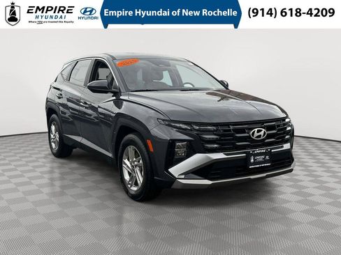Used 2025 Hyundai Tucson SE FWD image 1