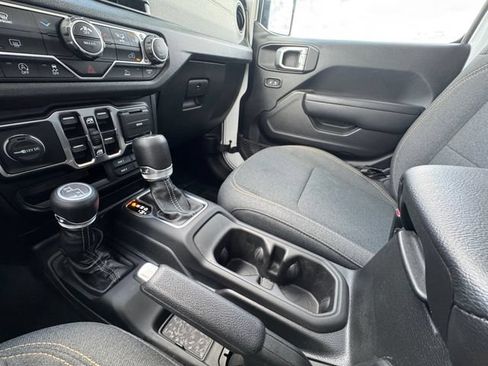 Used 2024 Jeep Gladiator Sport AWD/4WD image 10