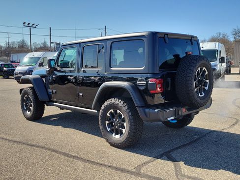 Used 2025 Jeep Wrangler Unlimited Rubicon 4xe w/ Convenience Group image 3