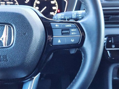 Used 2024 Honda Pilot Touring image 16