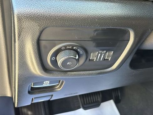 Used 2023 Jeep Grand Cherokee Limited w/ Luxury Tech Group II AWD/4WD image 11