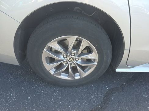 Used 2021 Toyota Sienna XLE FWD image 10
