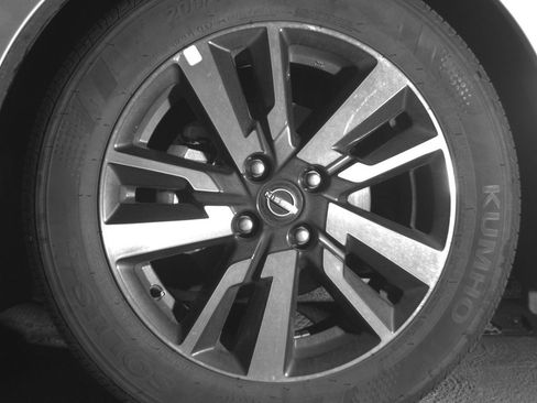 Used 2025 Nissan Versa SV FWD image 12