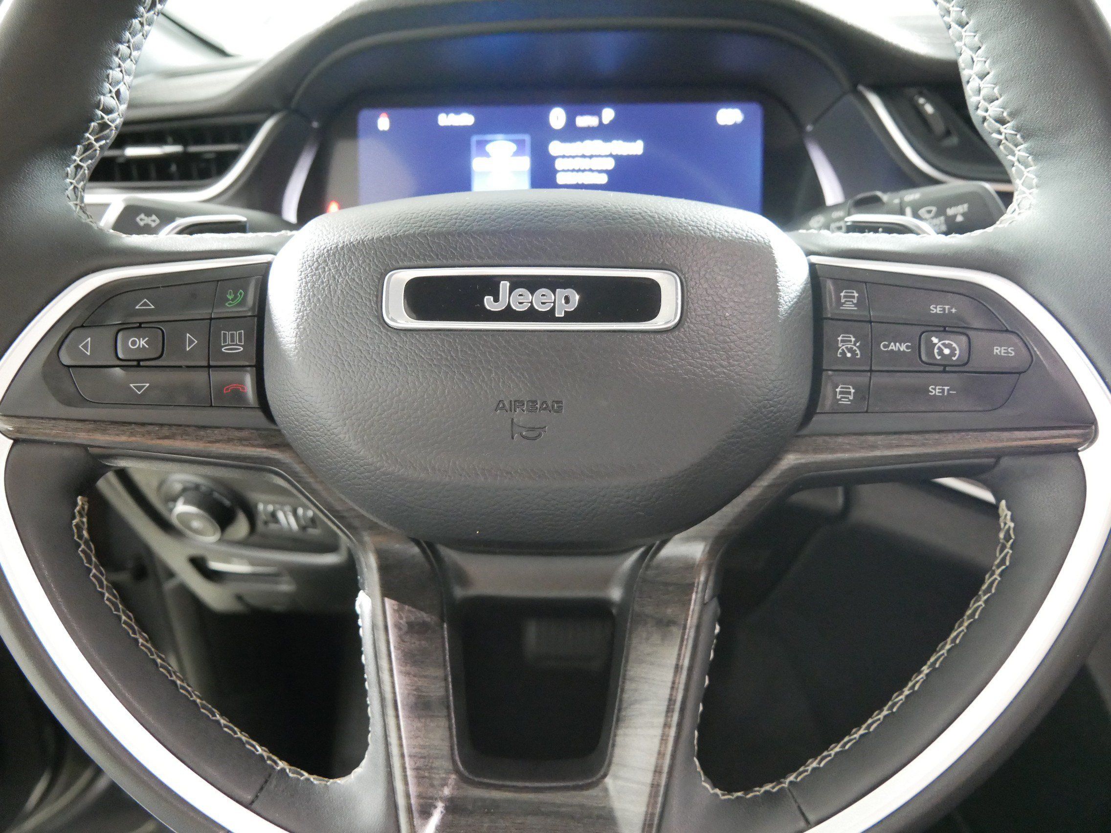 Used 2024 Jeep Grand Cherokee Limited RWD image 25