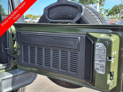 Used 2021 Jeep Wrangler Unlimited Sahara AWD/4WD image 19