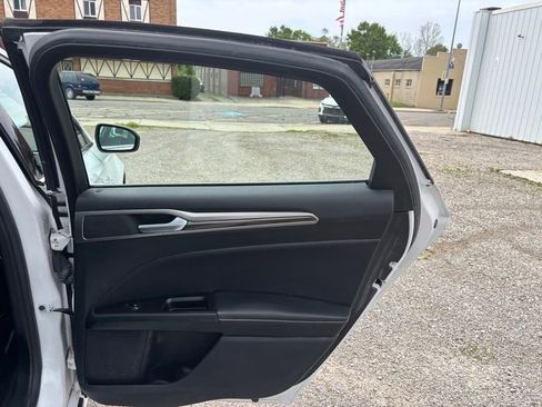 Used 2018 Ford Fusion SE w/ Equipment Group 602A FWD image 13