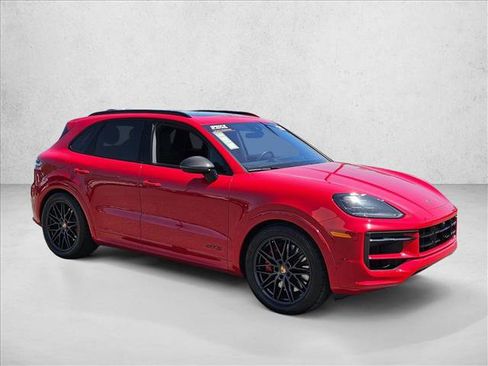 Used 2025 Porsche Cayenne GTS AWD/4WD image 3