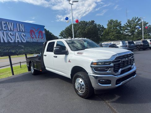 Used 2025 RAM 3500 Tradesman w/ Chrome Appearance Group AWD/4WD image 3