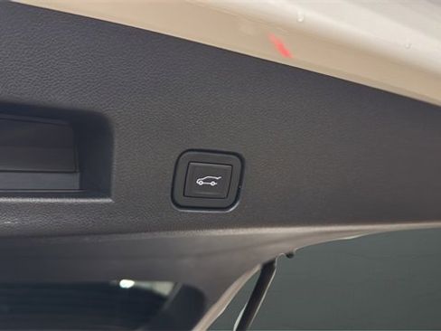 Used 2025 GMC Acadia Elevation image 29