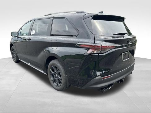New 2026 Toyota Sienna XLE Woodland Edition AWD/4WD image 3