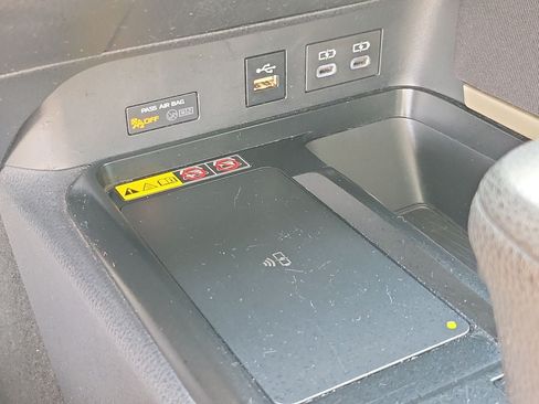 Used 2025 Toyota Camry LE FWD image 30