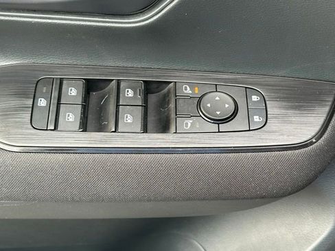Used 2025 Nissan Kicks S AWD/4WD image 21