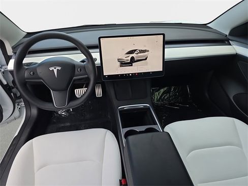 Used 2022 Tesla Model 3 Performance image 10