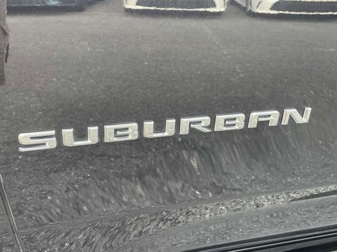 Used 2023 Chevrolet Suburban Premier image 9