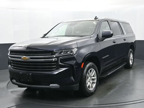 Used 2024 Chevrolet Suburban LT image 1