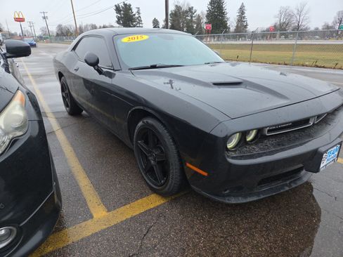 Used 2015 Dodge Challenger SXT image 5