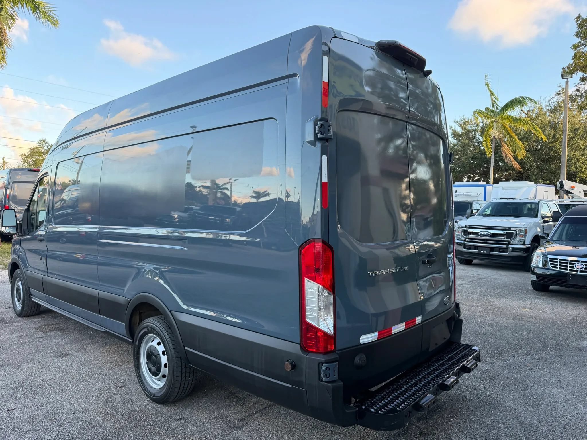 Used 2020 Ford Transit 250 148 High Roof Extended RWD image 3