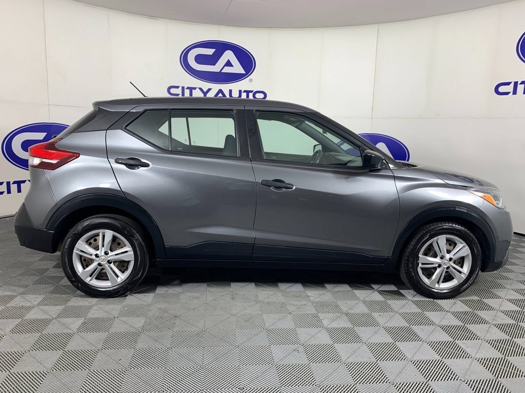 Used 2020 Nissan Kicks S FWD image 2