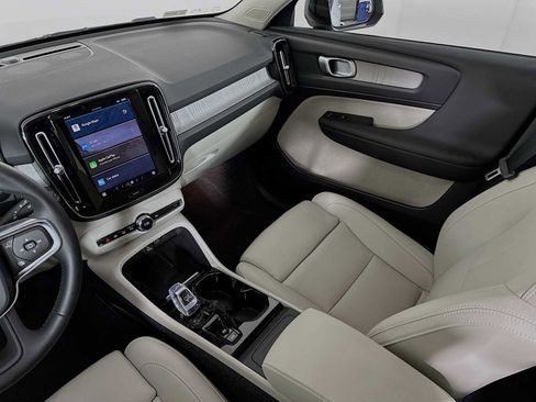 Used 2025 Volvo XC40 B5 Plus w/ Protection Package Premier image 22