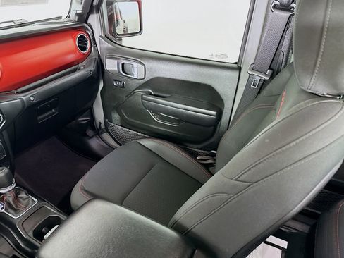 Used 2021 Jeep Gladiator Rubicon w/ Cold Weather Group AWD/4WD image 24